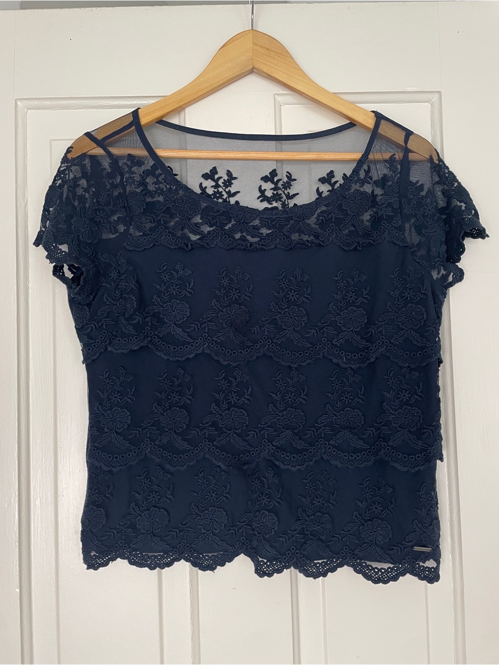 Abercrombie & Fitch Women's Navy Tiered Scalloped Lace Short Sleeve Top Size L